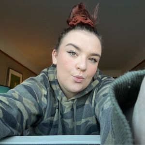 Meet your Posher, Hayley